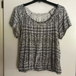 Lane Bryant 22/24 cotton peasant shirt with white and black design